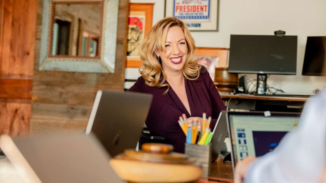 Elizabeth-Gore-In-Action.jpg